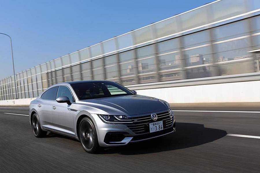  Volkswagen Arteon 4Motion R-Line 2017 года  (JP) (фото 3 из 10)